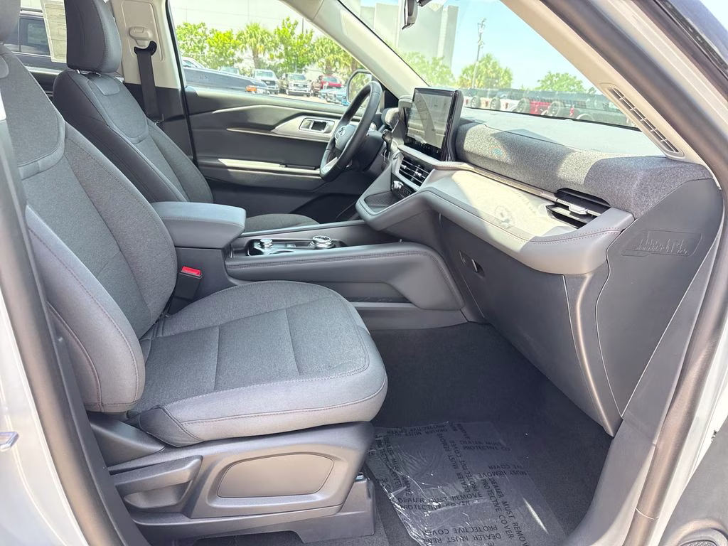 2026 Space White Metallic Ford Explorer Active RWD SUV