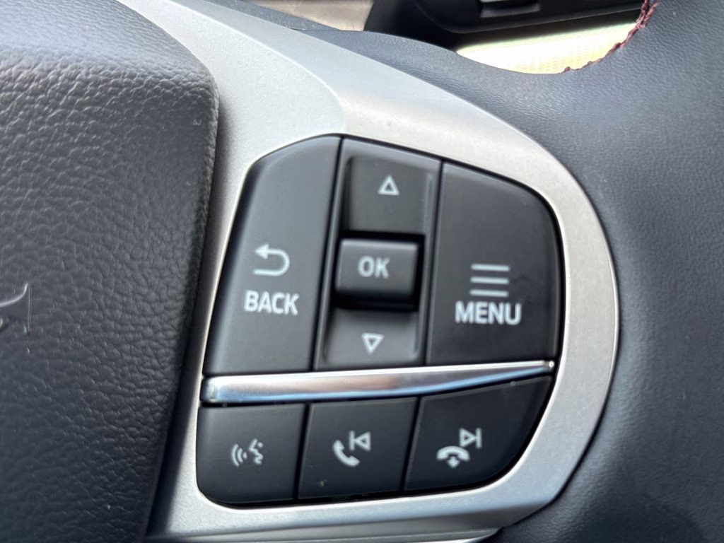 2026 Space White Metallic Ford Explorer Active RWD SUV