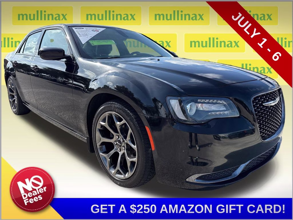 2018 Chrysler 300 Touring's photo