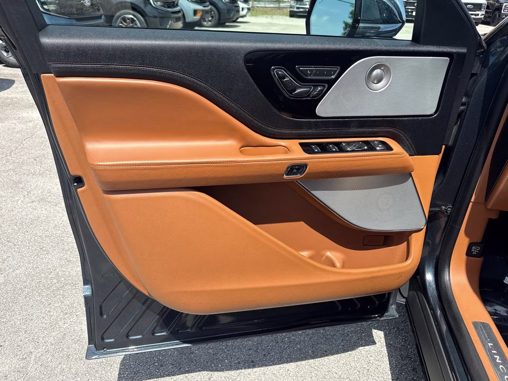 2020 Flight Blue Clearcoat Lincoln Aviator Black Label AWD SUV
