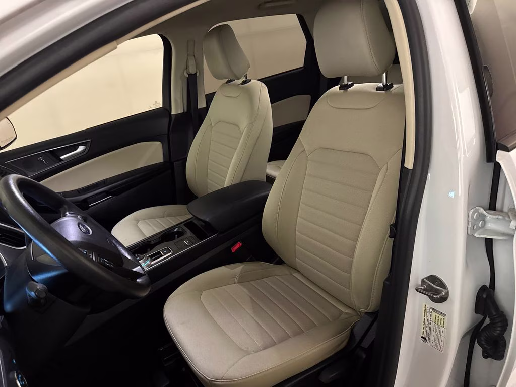 2021 Oxford White Ford Edge SE FWD SUV