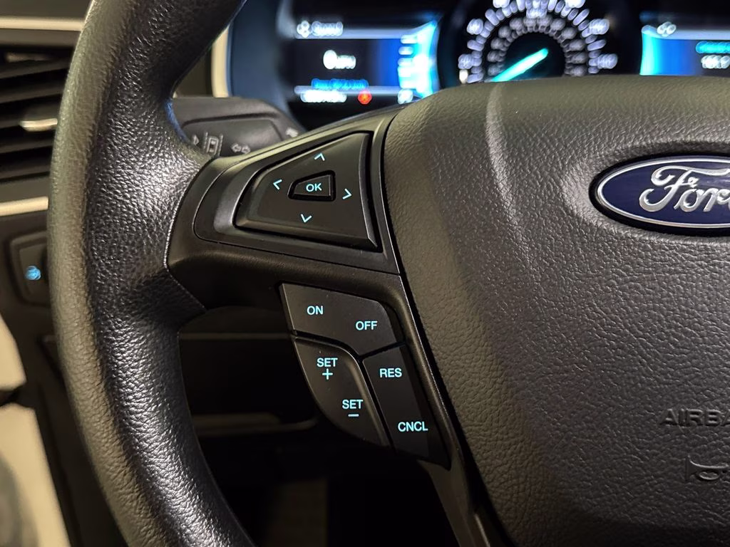 2021 Oxford White Ford Edge SE FWD SUV