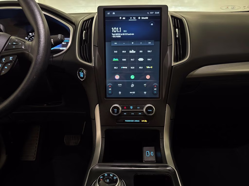2021 Oxford White Ford Edge SE FWD SUV