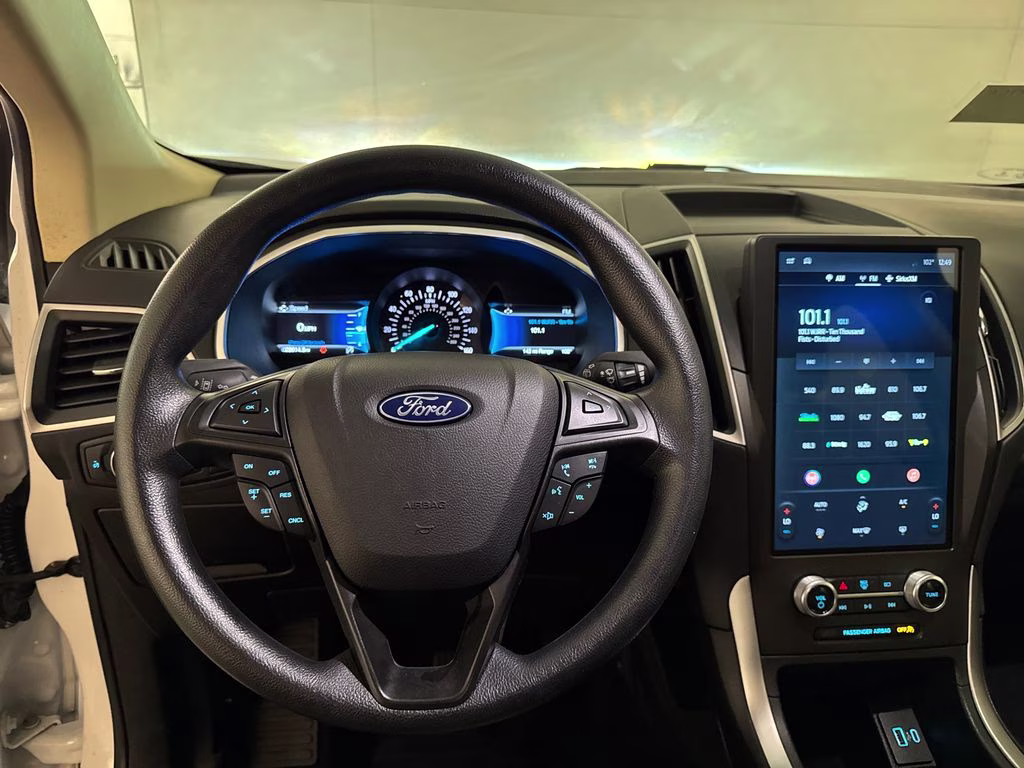 2021 Oxford White Ford Edge SE FWD SUV