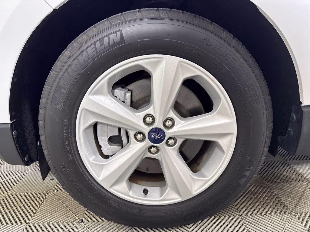 2021 Oxford White Ford Edge SE FWD SUV
