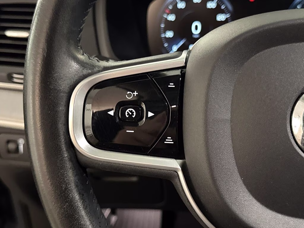 2021 Thunder Gray Metallic Volvo XC90 T5 Momentum FWD SUV