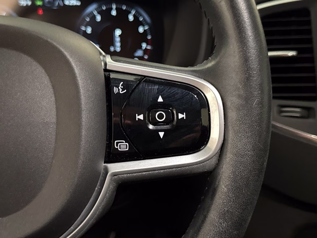 2021 Thunder Gray Metallic Volvo XC90 T5 Momentum FWD SUV