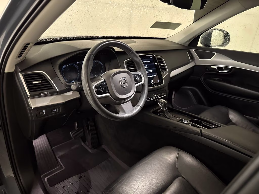 2021 Thunder Gray Metallic Volvo XC90 T5 Momentum FWD SUV