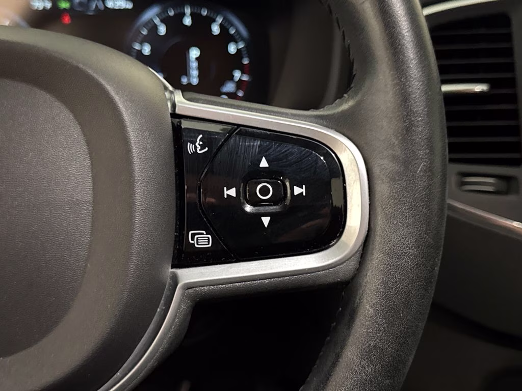 2021 Thunder Gray Metallic Volvo XC90 T5 Momentum FWD SUV