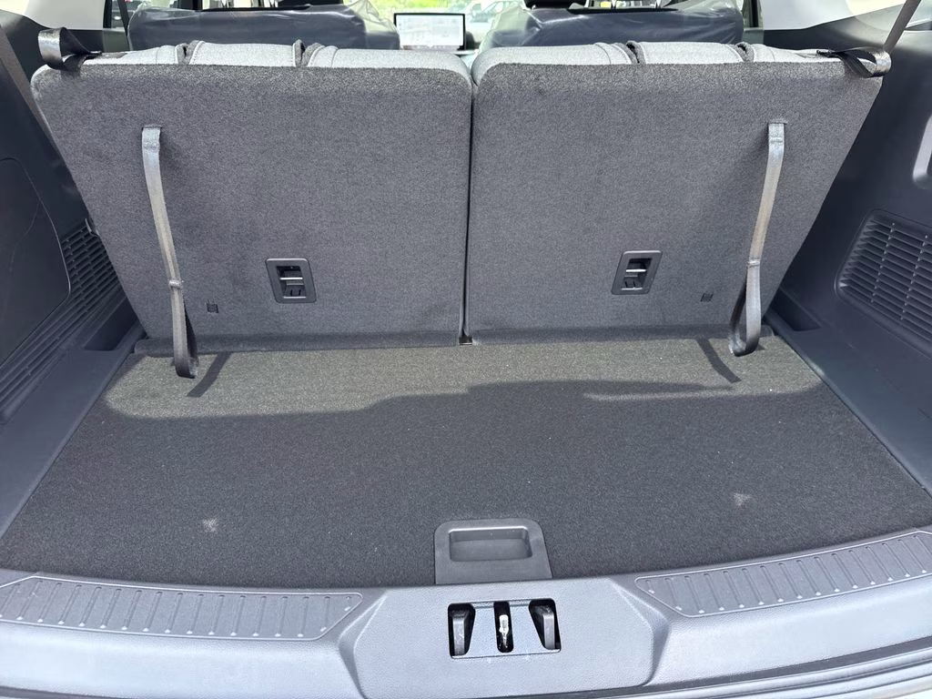 2026 Space White Metallic Ford Explorer Active RWD SUV
