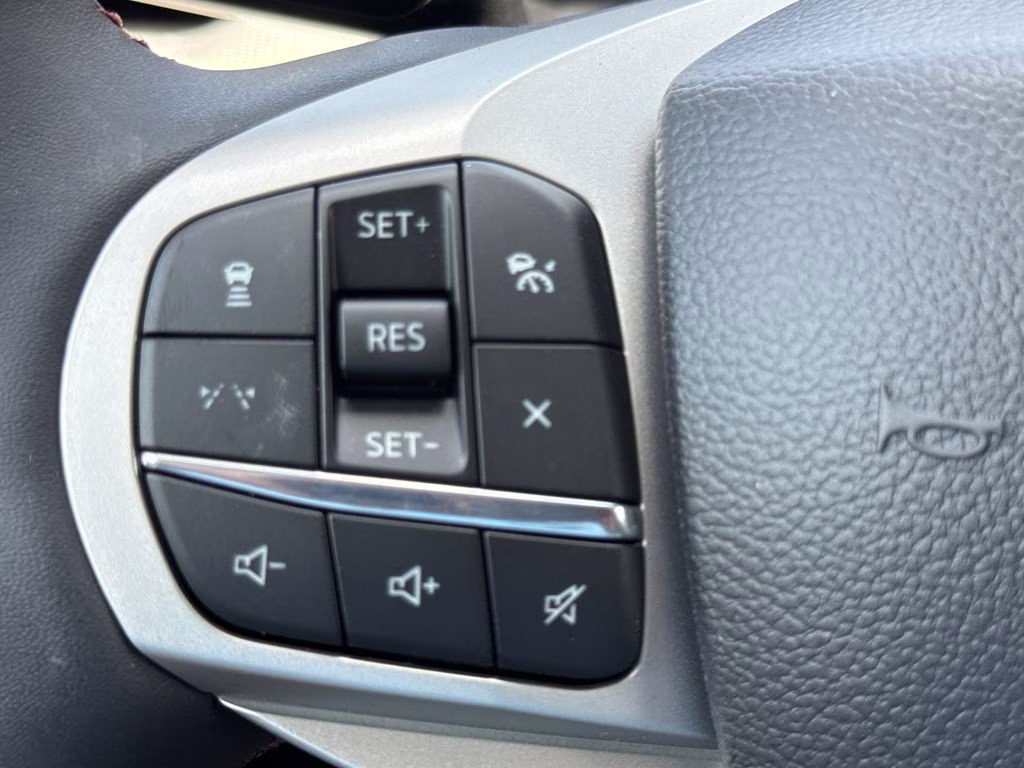 2026 Space White Metallic Ford Explorer Active RWD SUV