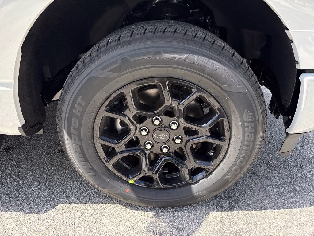 2026 Avalanche Ford F-150 XLT RWD Truck
