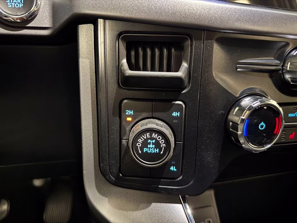2026 Oxford White Ford F-150 XLT 4X4 Truck