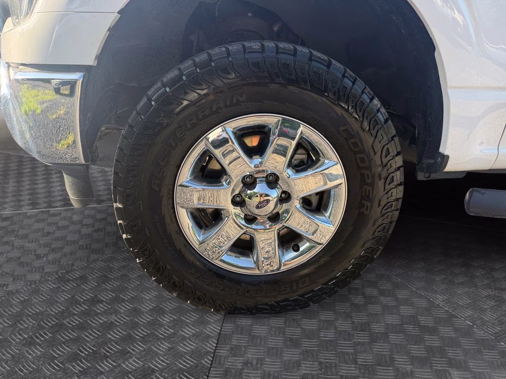 2021 Oxford White Ford F-150 XL 4X4 Truck