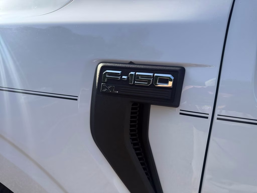 2021 Oxford White Ford F-150 XL 4X4 Truck