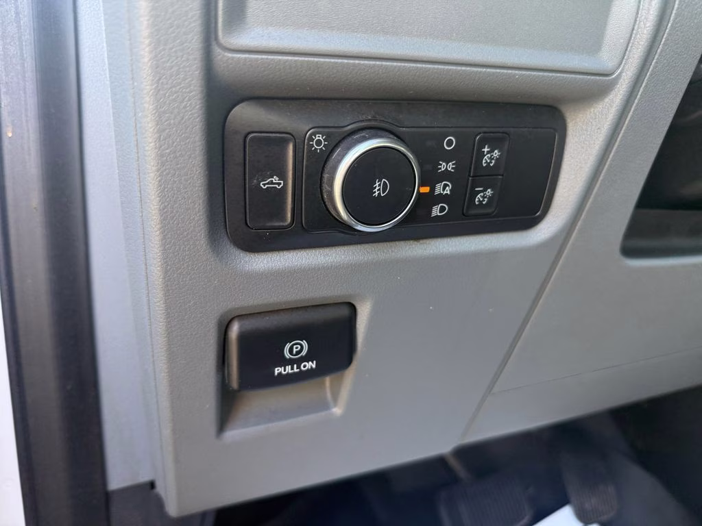 2021 Oxford White Ford F-150 XL 4X4 Truck