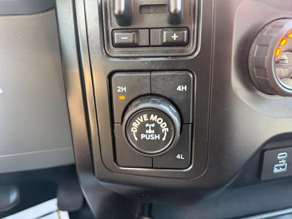 2021 Oxford White Ford F-150 XL 4X4 Truck