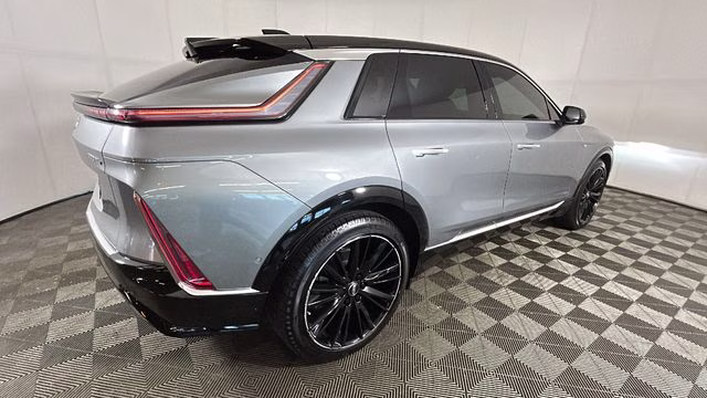 2024 Argent Silver Metallic Cadillac LYRIQ Luxury RWD SUV
