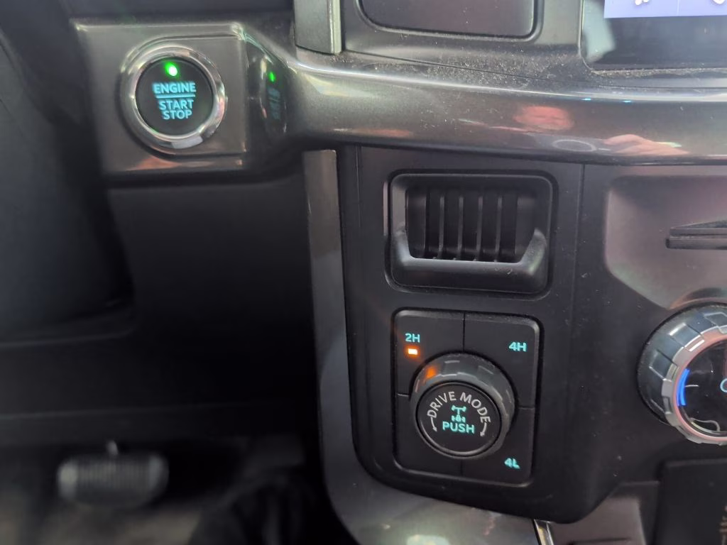 2023 Oxford White Ford F-150 XLT 4X4 Truck