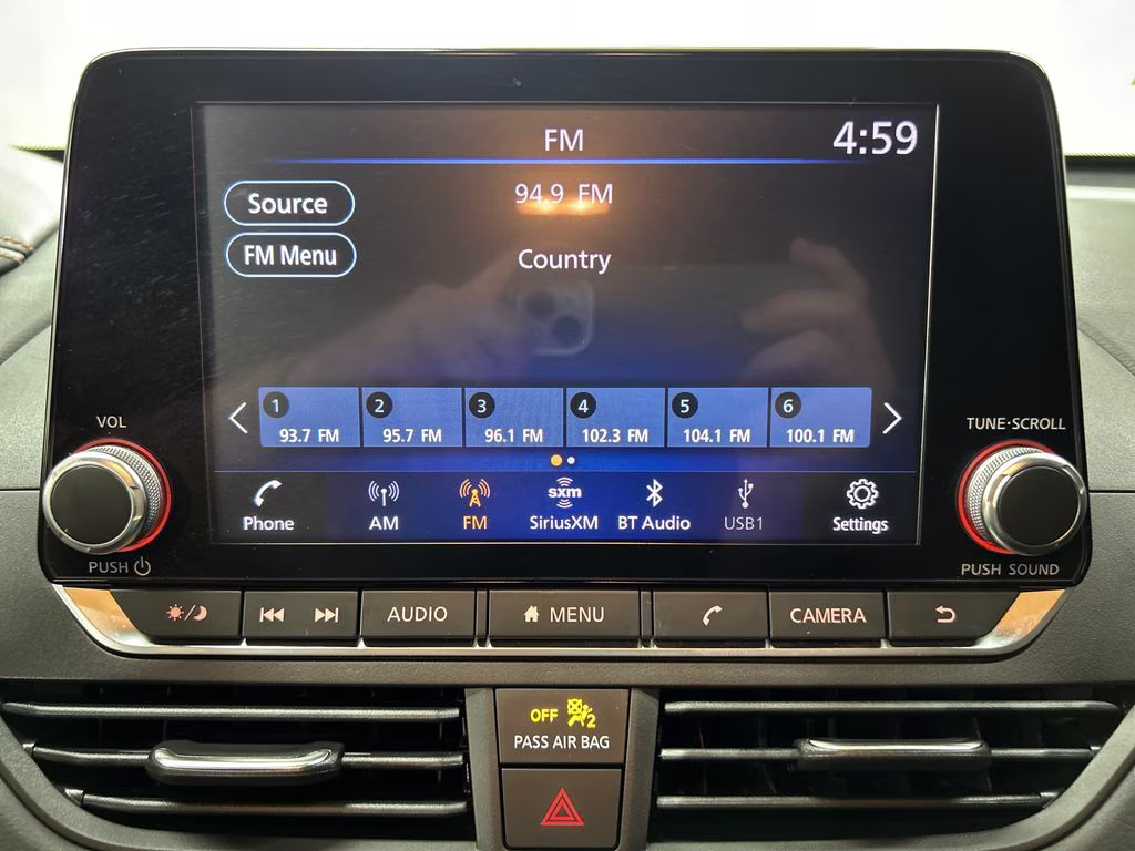2022 Glacier White Nissan Altima 2.5 SR FWD Sedan