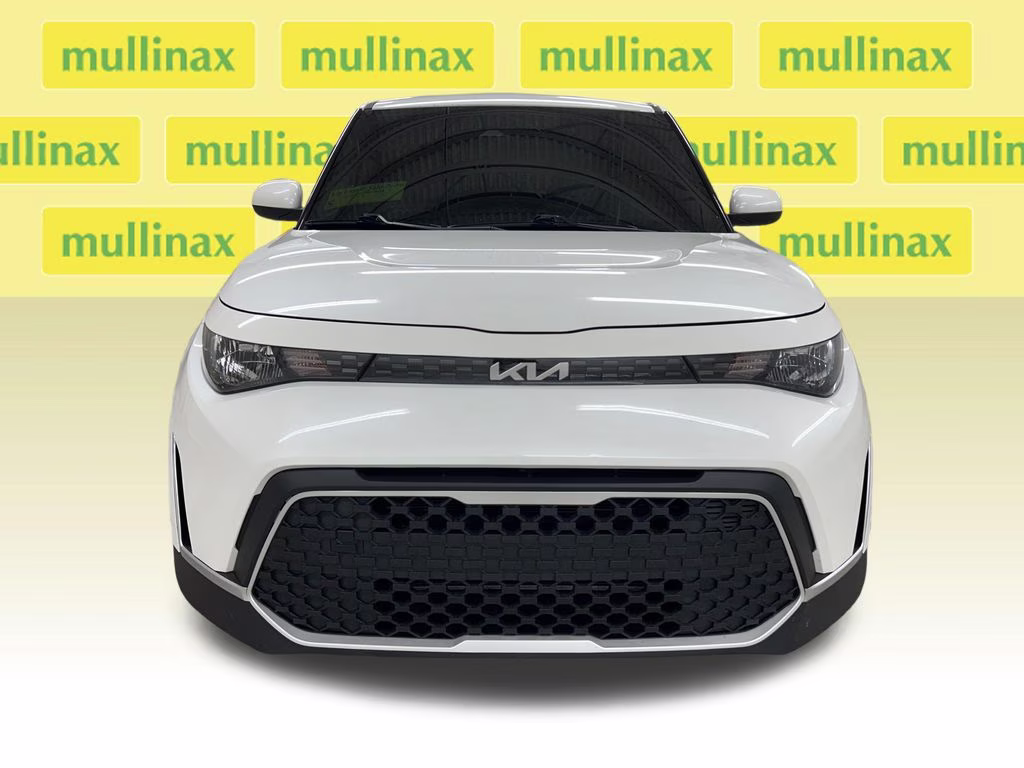 2025 Snow White Pearl Kia Soul LX FWD Hatchback