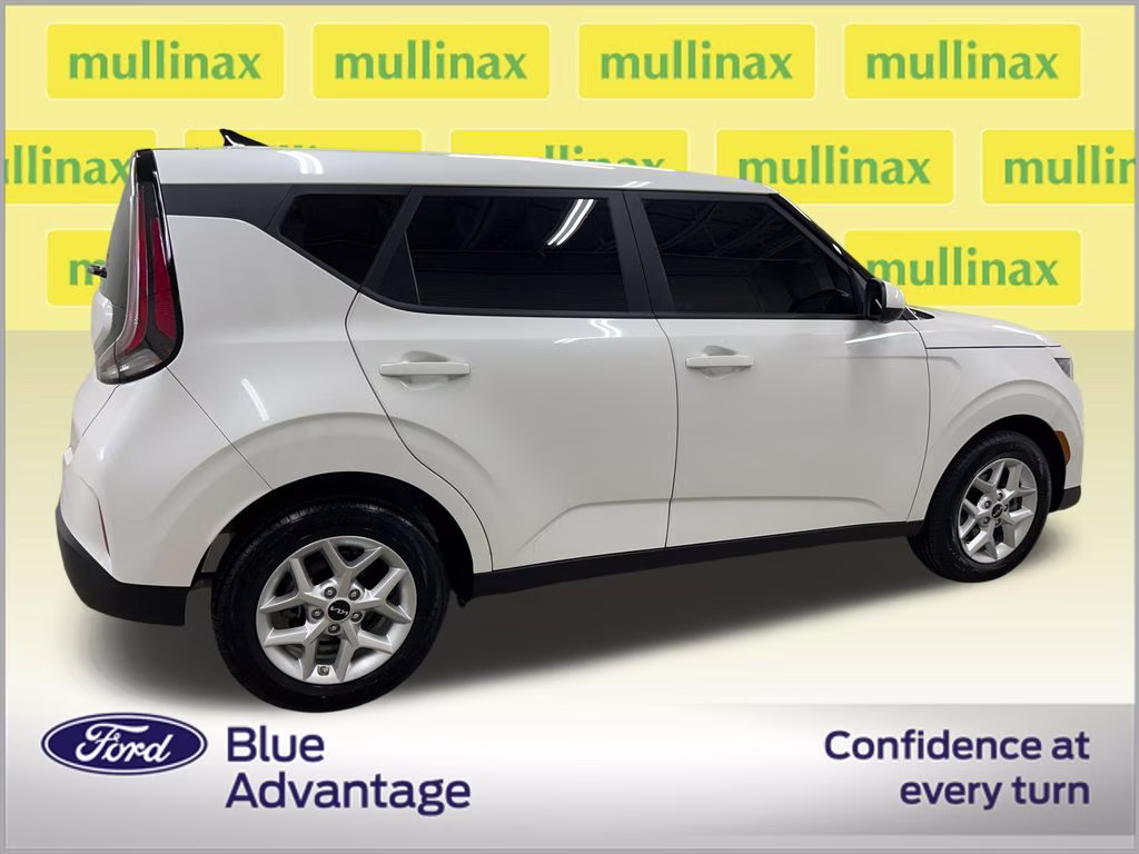 2025 Snow White Pearl Kia Soul LX FWD Hatchback