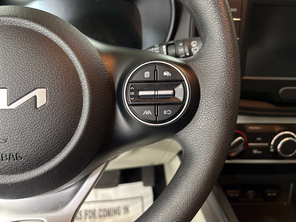 2025 Snow White Pearl Kia Soul LX FWD Hatchback