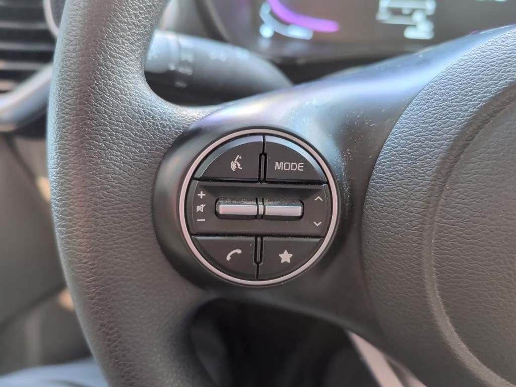2025 Snow White Pearl Kia Soul LX FWD Hatchback