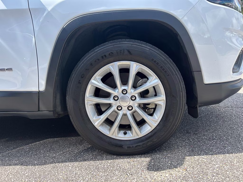 2022 Bright White Clearcoat Jeep Cherokee Latitude Lux 4X4 SUV