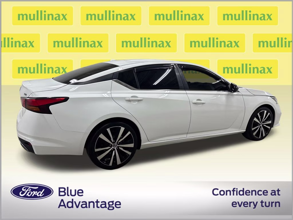 2022 Glacier White Nissan Altima 2.5 SR FWD Sedan