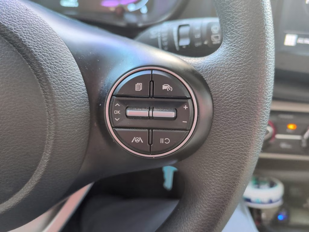 2025 Snow White Pearl Kia Soul LX FWD Hatchback