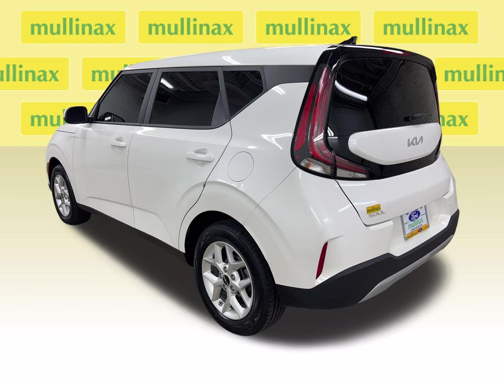 2025 Snow White Pearl Kia Soul LX FWD Hatchback