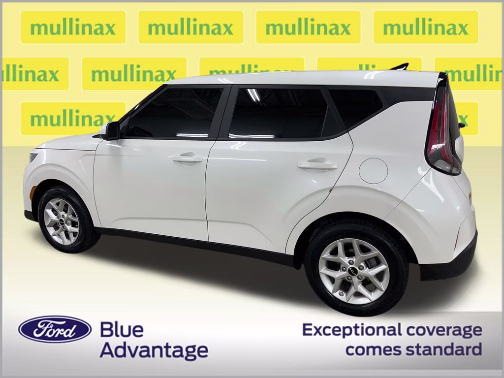 2025 Snow White Pearl Kia Soul LX FWD Hatchback