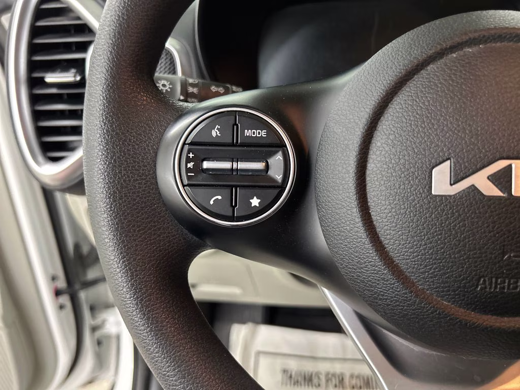 2025 Snow White Pearl Kia Soul LX FWD Hatchback