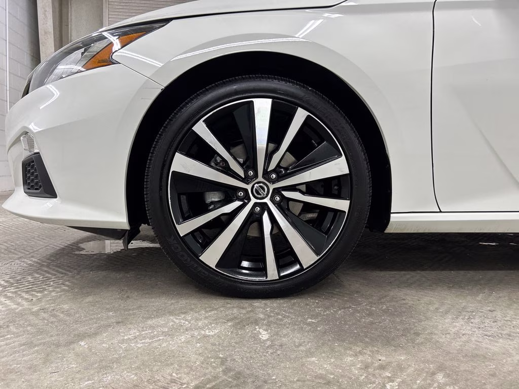 2022 Glacier White Nissan Altima 2.5 SR FWD Sedan