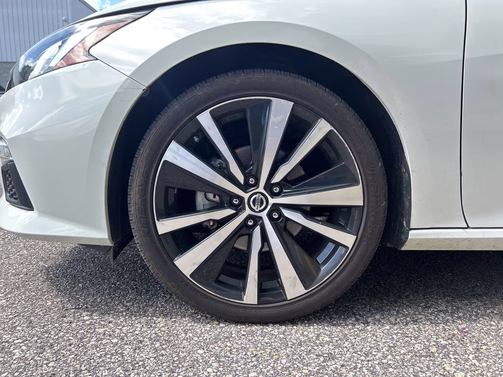 2022 Glacier White Nissan Altima 2.5 SR FWD Sedan