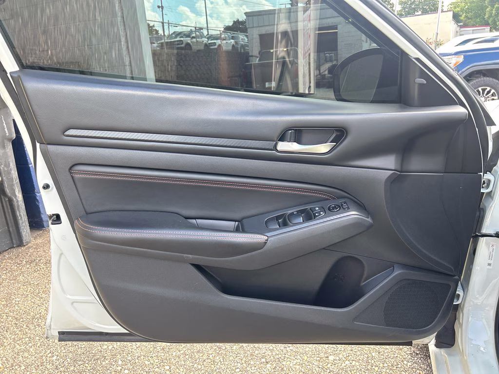 2022 Glacier White Nissan Altima 2.5 SR FWD Sedan