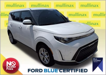 2025 Snow White Pearl Kia Soul LX FWD Hatchback