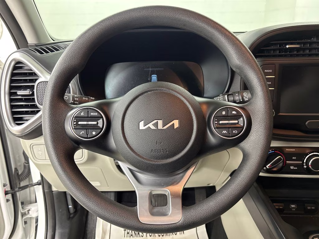 2025 Snow White Pearl Kia Soul LX FWD Hatchback
