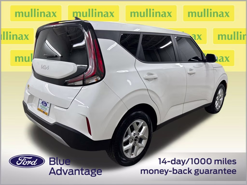 2025 Snow White Pearl Kia Soul LX FWD Hatchback