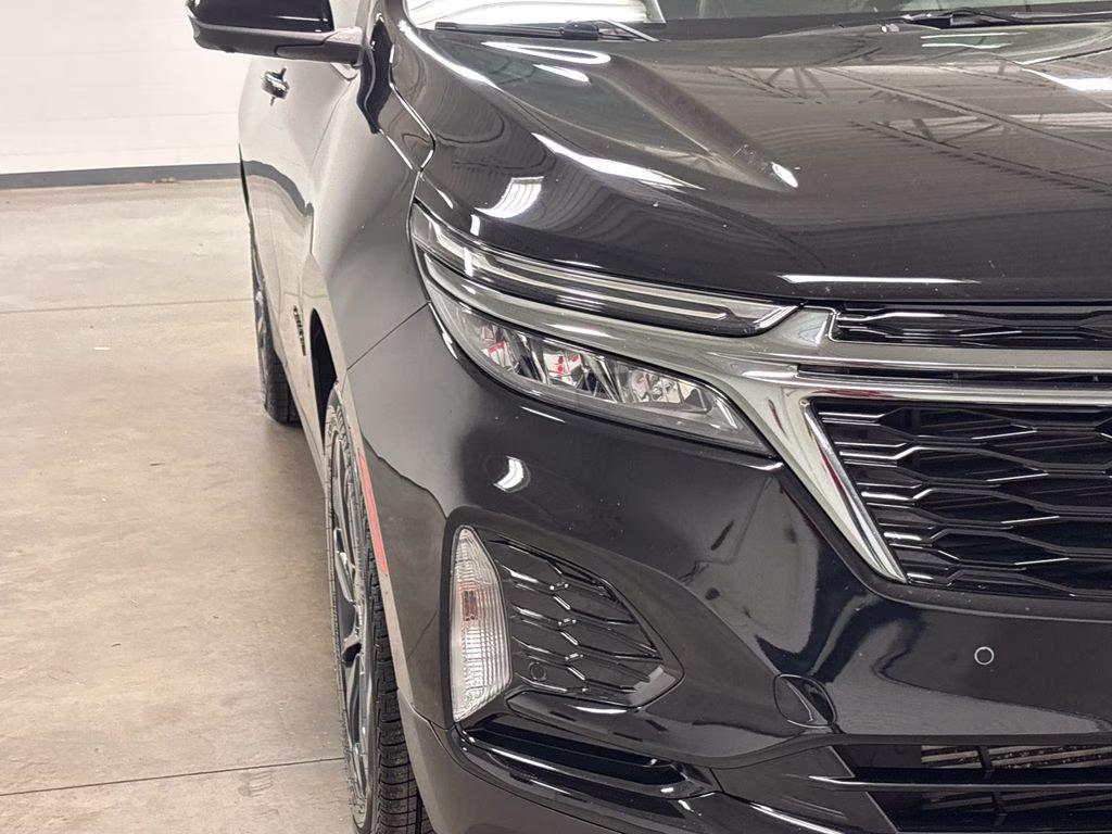 2022 Mosaic Black Metallic Chevrolet Equinox RS FWD SUV