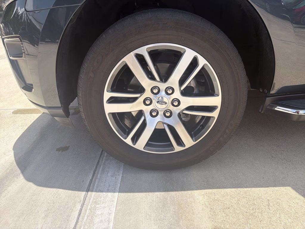 2023 Blue Metallic Ford Expedition XLT RWD SUV