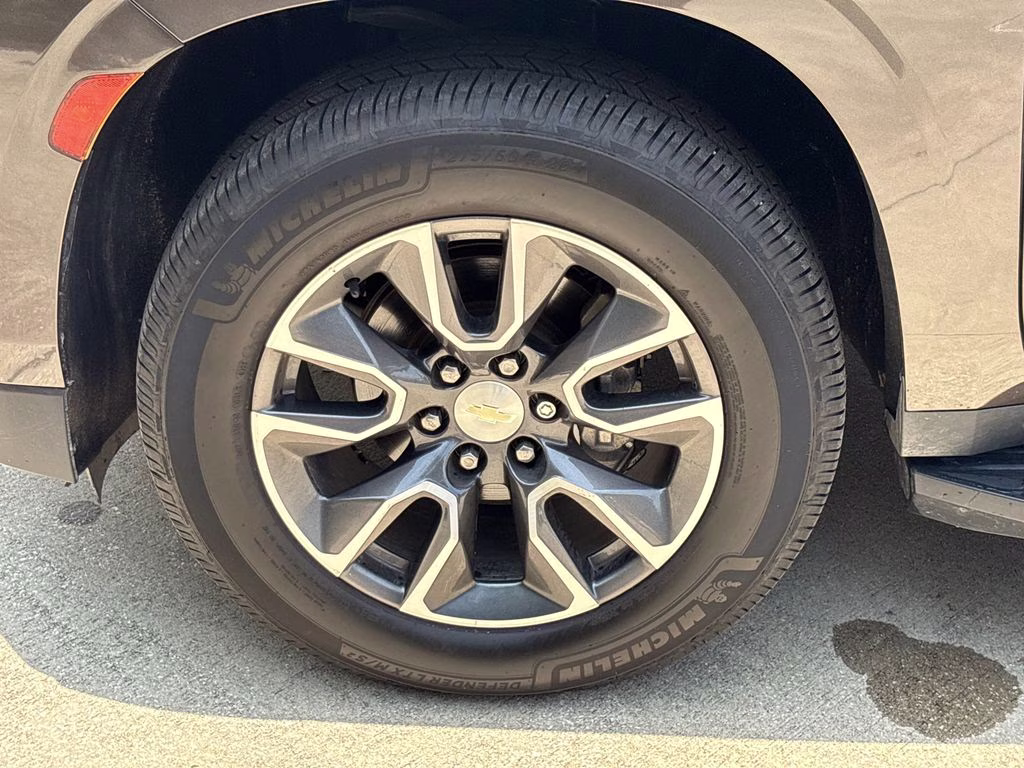 2021 Graywood Metallic Chevrolet Suburban LT RWD SUV