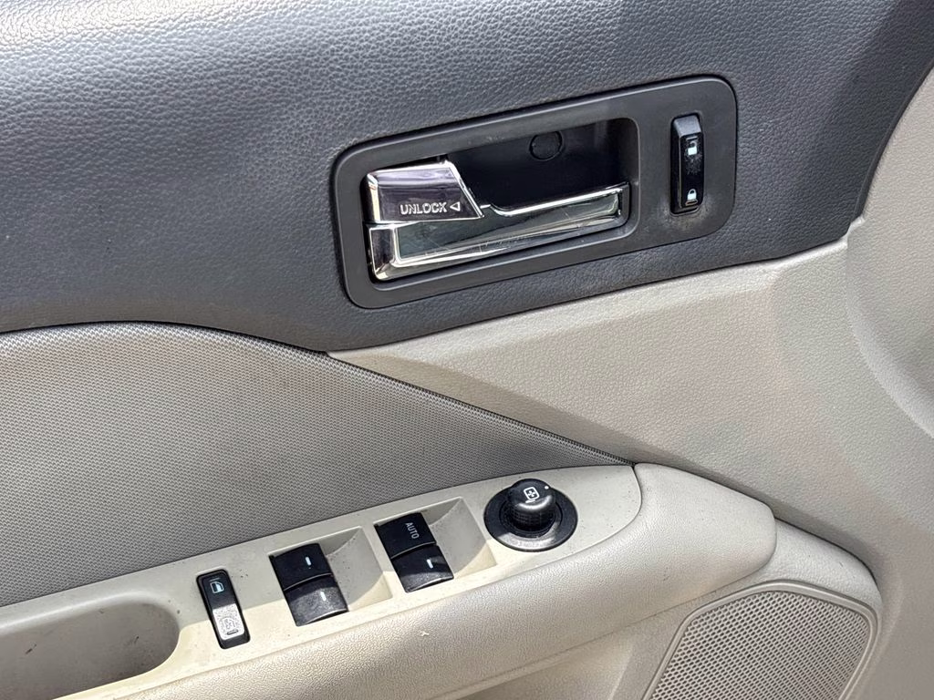 2010 White Suede Ford Fusion SE FWD Sedan