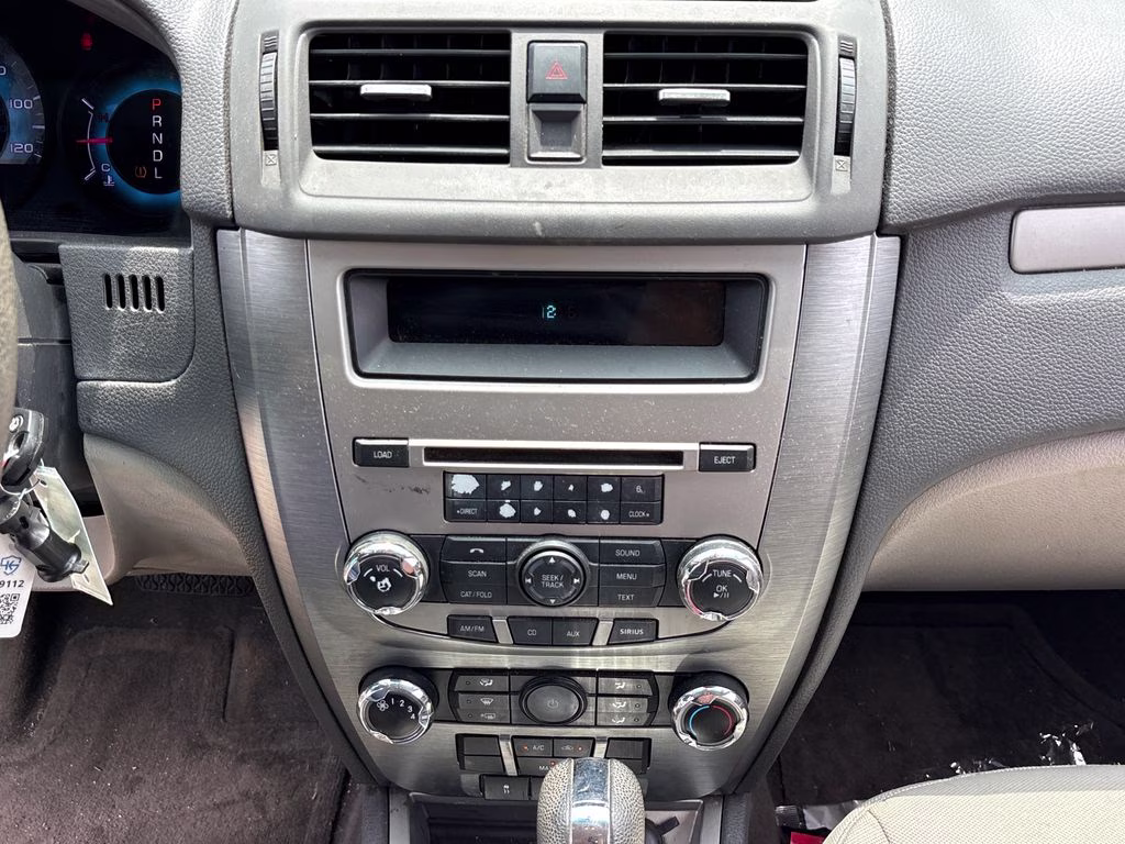 2010 White Suede Ford Fusion SE FWD Sedan