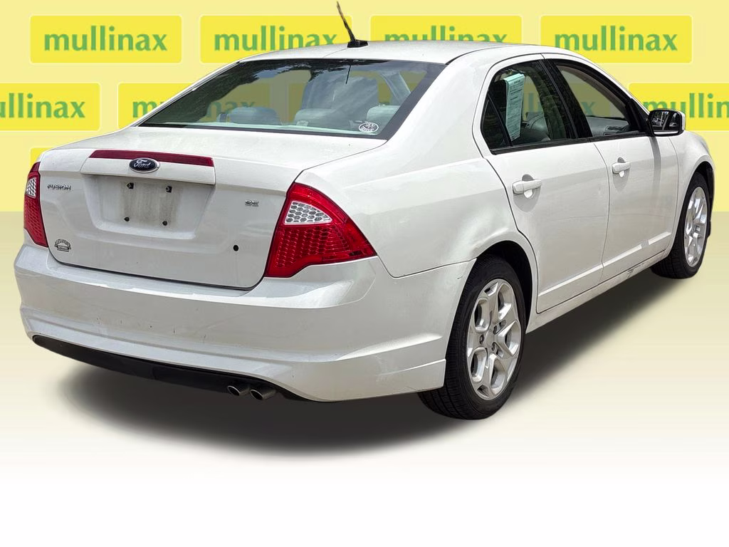 2010 White Suede Ford Fusion SE FWD Sedan