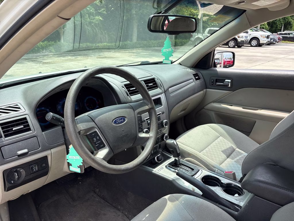 2010 White Suede Ford Fusion SE FWD Sedan