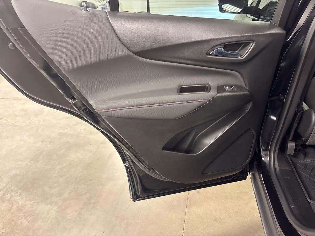 2022 Mosaic Black Metallic Chevrolet Equinox RS FWD SUV
