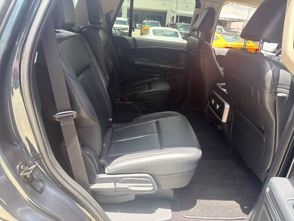 2023 Blue Metallic Ford Expedition XLT RWD SUV