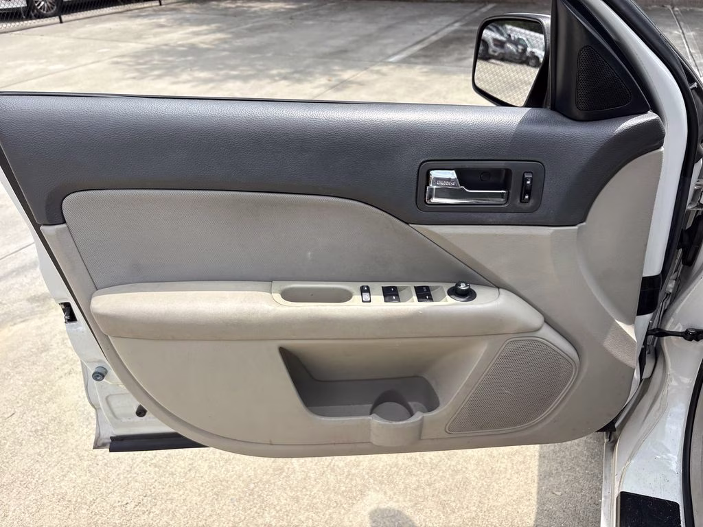 2010 White Suede Ford Fusion SE FWD Sedan